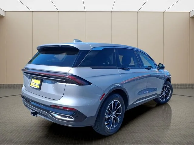 Used 2025 Gray Lincoln Premiere image 8