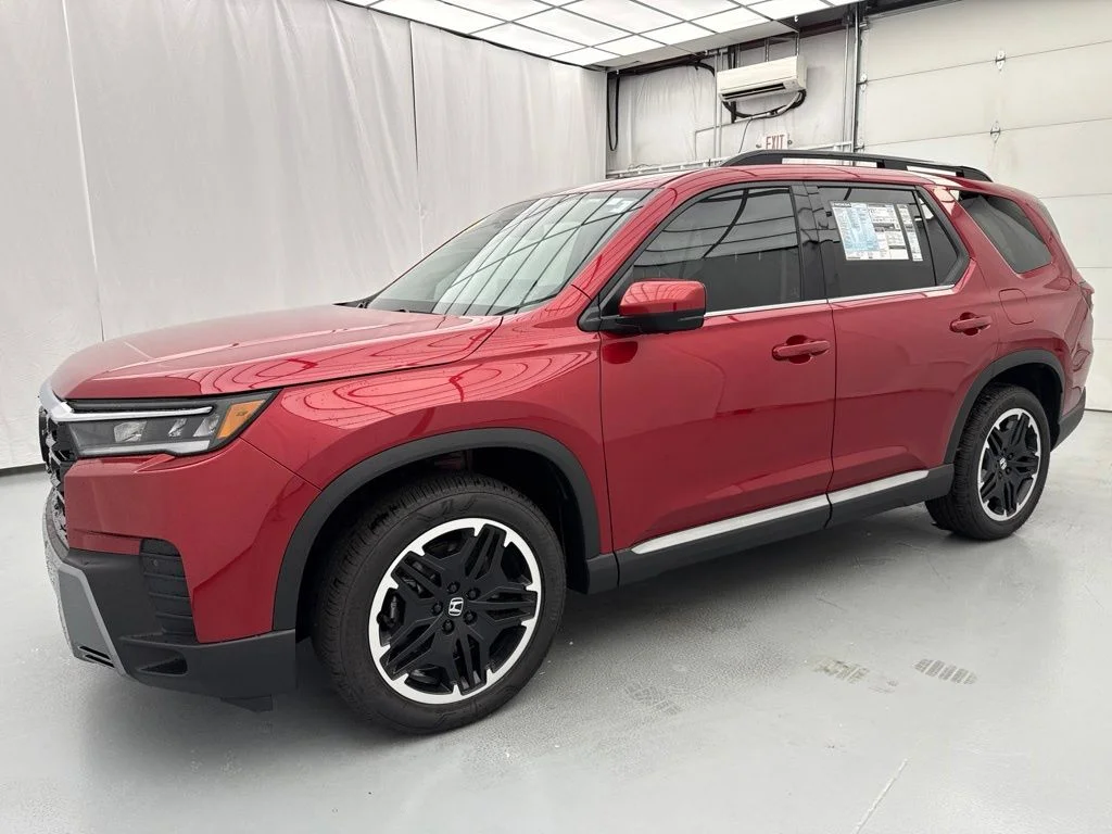 New 2026 Radiant Red Metallic II Honda Touring image 3