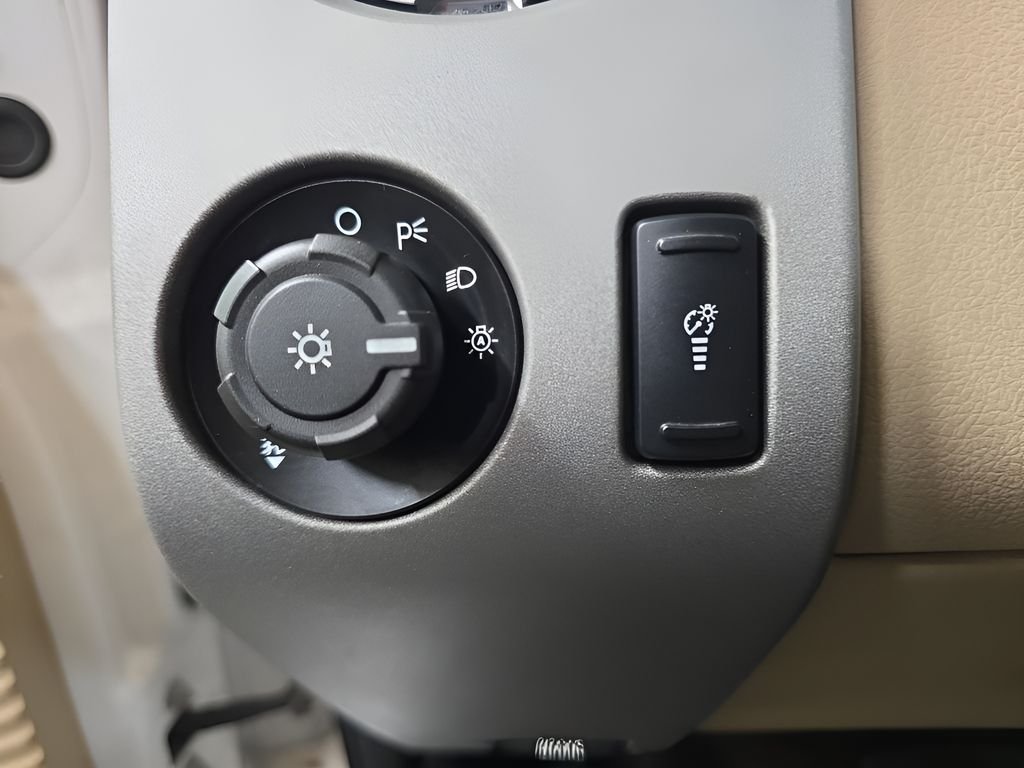Used 2016 White Ford LARIAT image 12