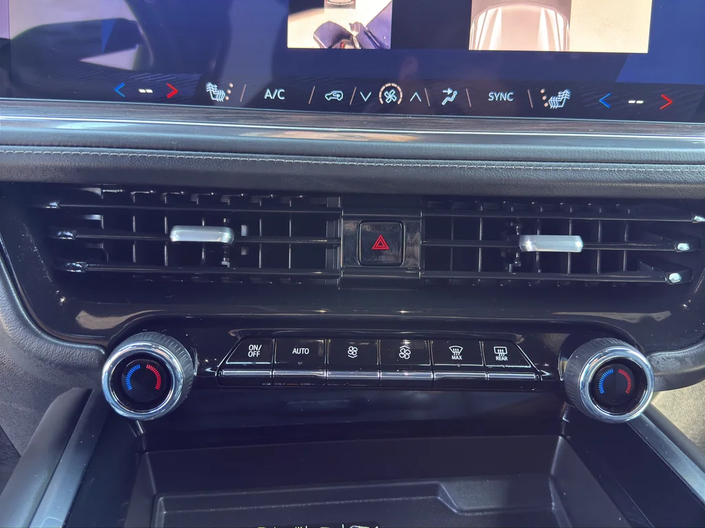 Used 2025 Gray Chevrolet Z71 image 26