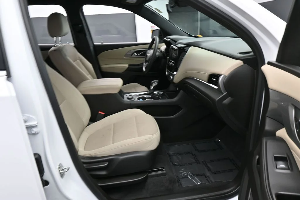 Used 2022 Summit White Chevrolet LS image 38