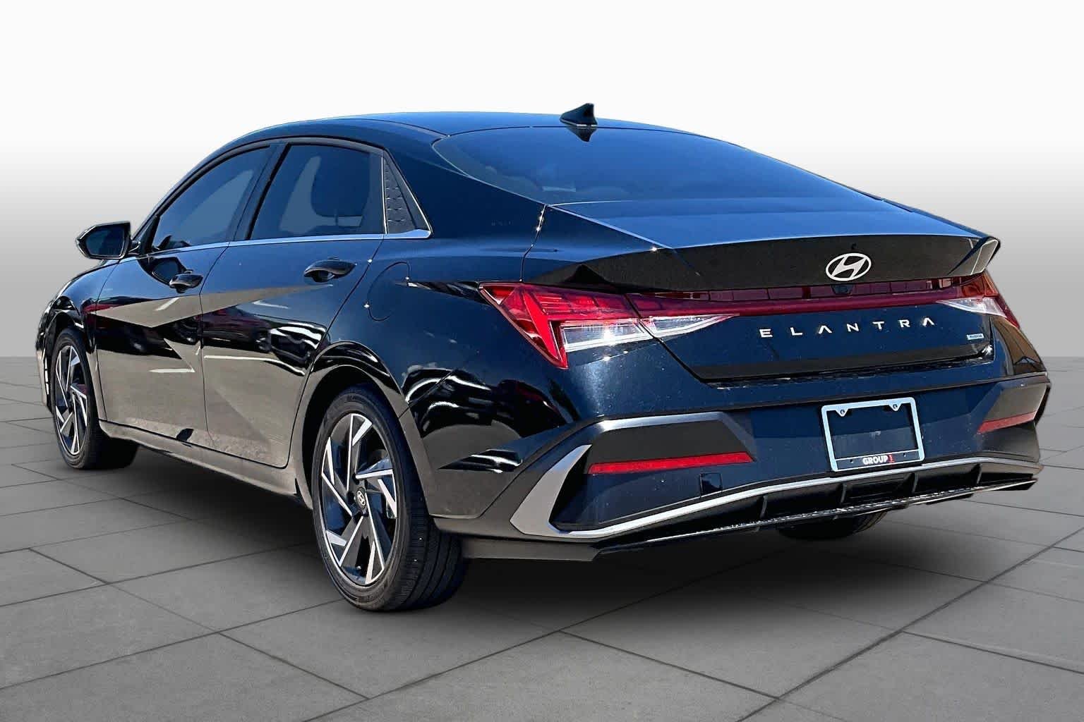 Used 2025 Abyss Black Hyundai Limited image 12