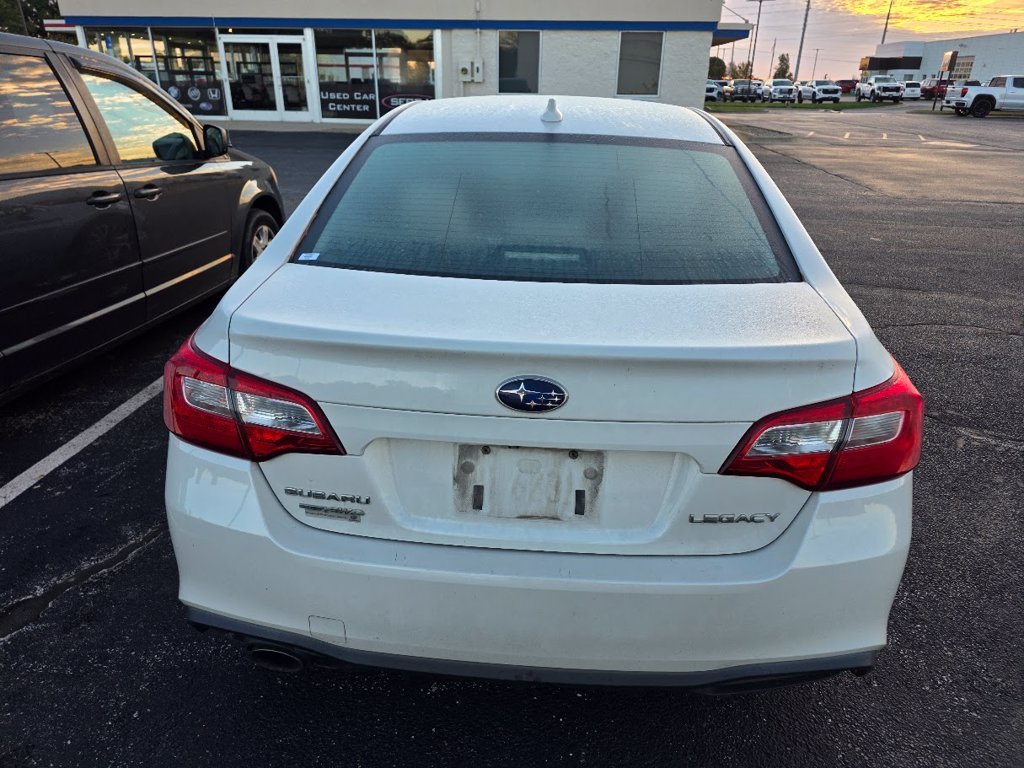 Used 2019 Crystal White Pearl Subaru 2.5i image 3