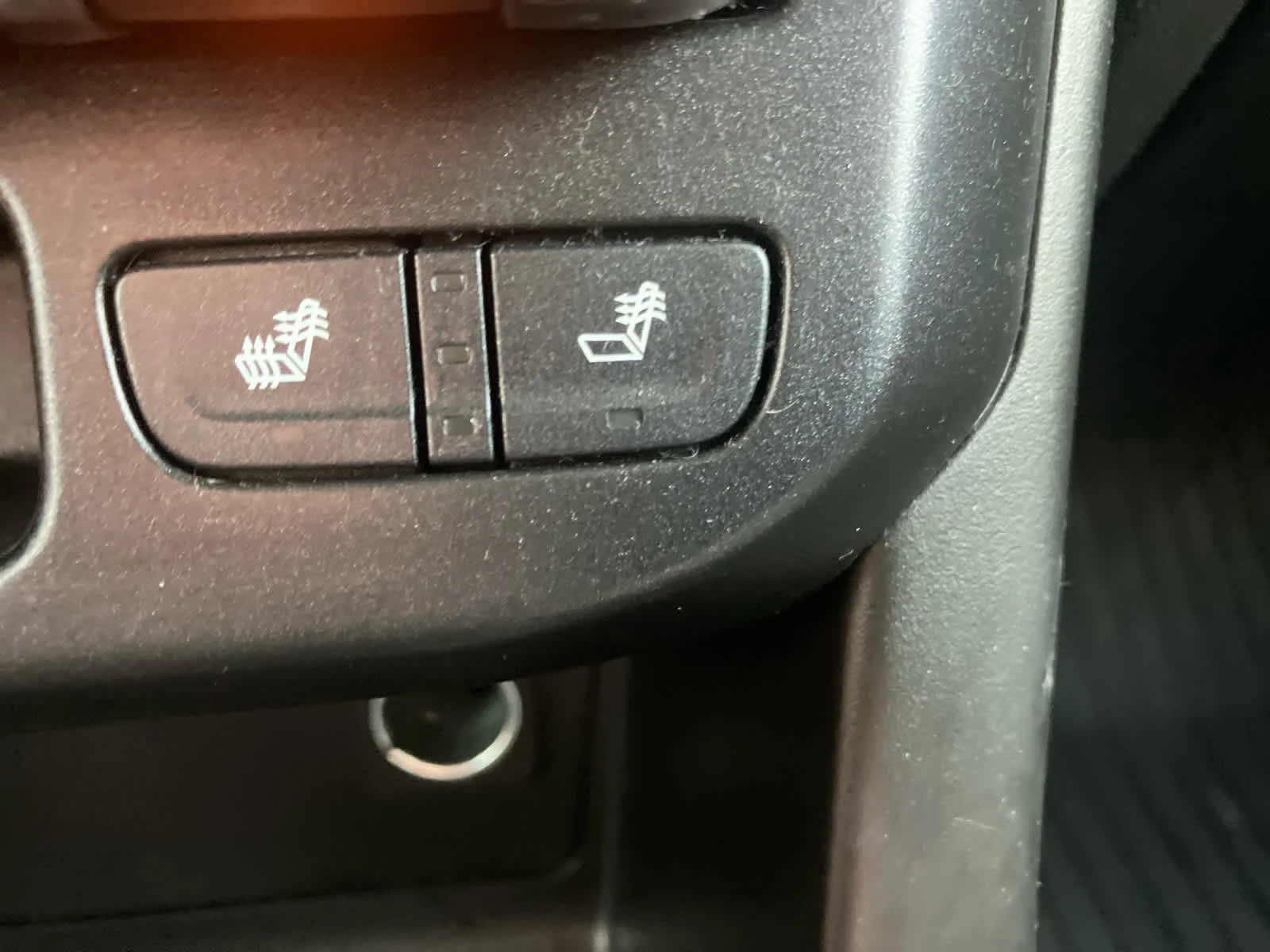 Used 2021 Summit White GMC 4WD AT4 w/Leather image 26