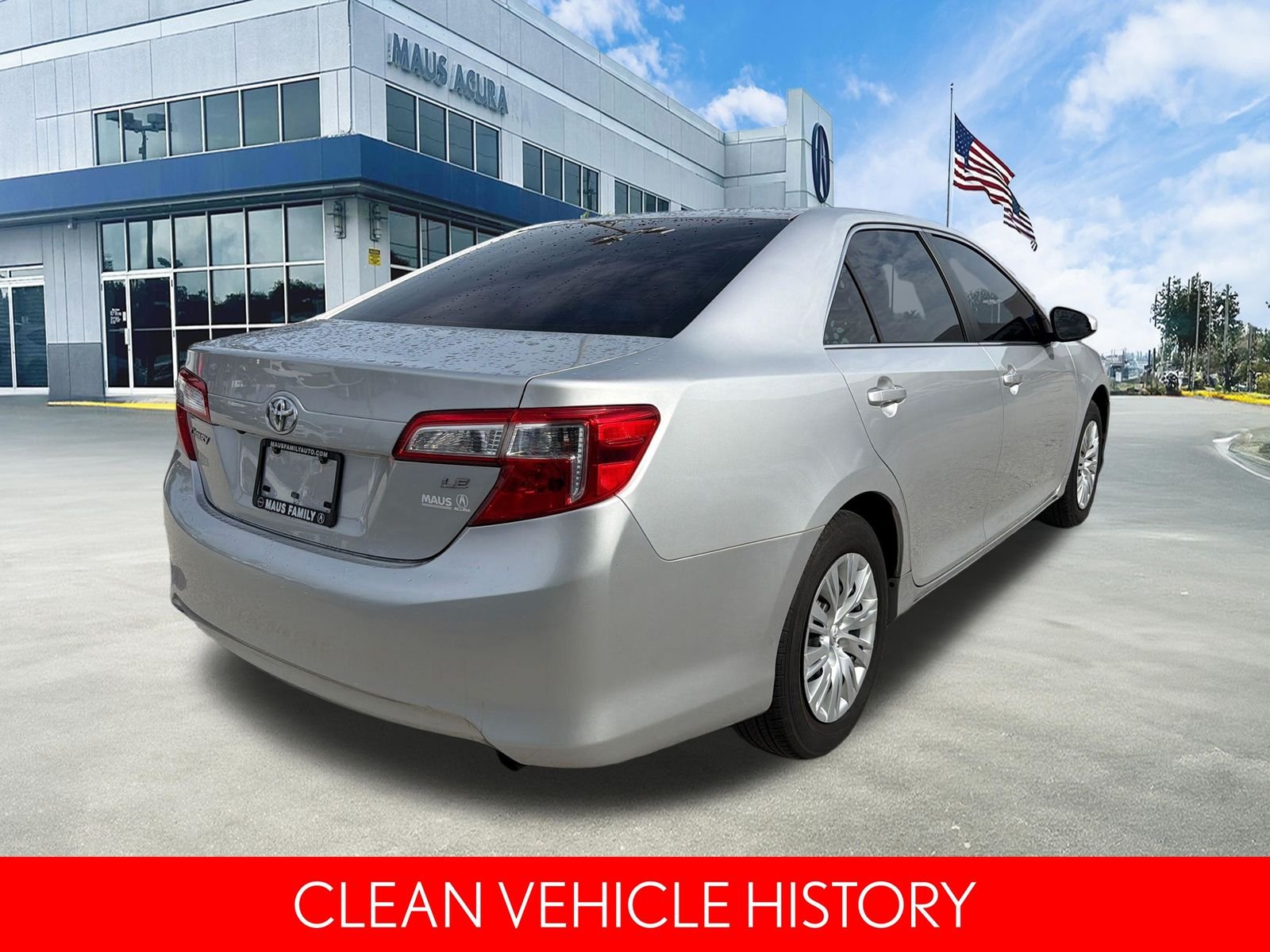 Used 2014 Silver Toyota LE image 4
