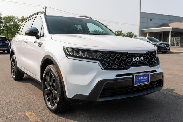 Used 2023 White Kia X-Line S image 4
