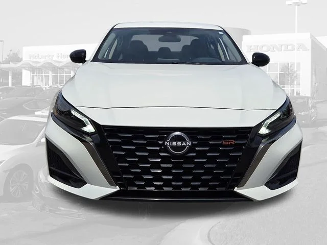 2025 Nissan Altima SR - Photo 8