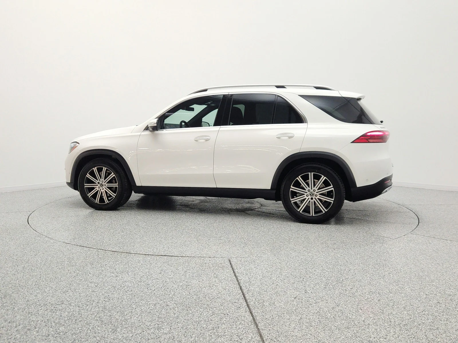 Certified Used 2024 Polar White Mercedes-Benz GLE 350 4MATIC® SUV image 8