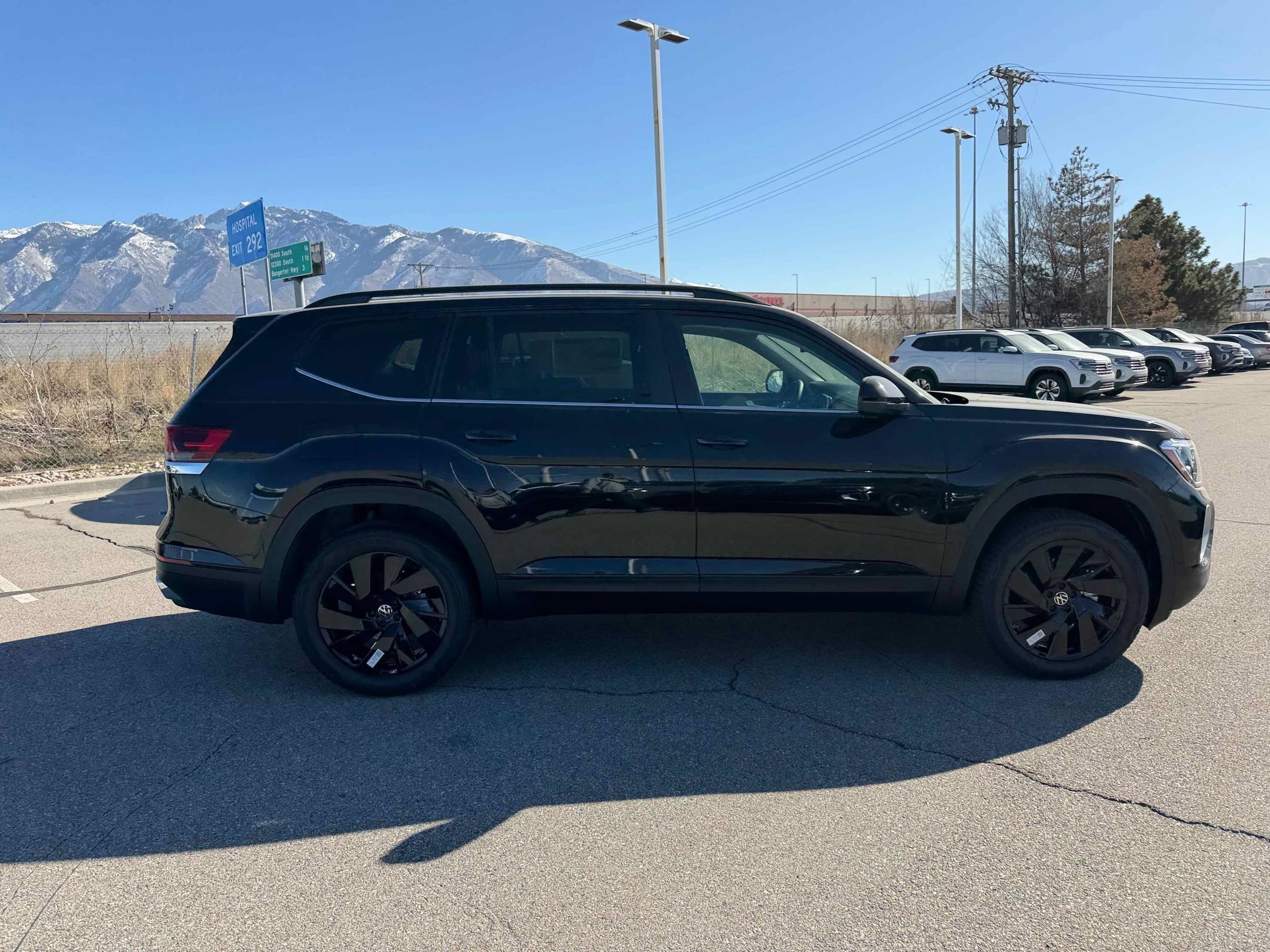 New 2026 Deep Black Volkswagen 2.0T SE w/Technology image 9