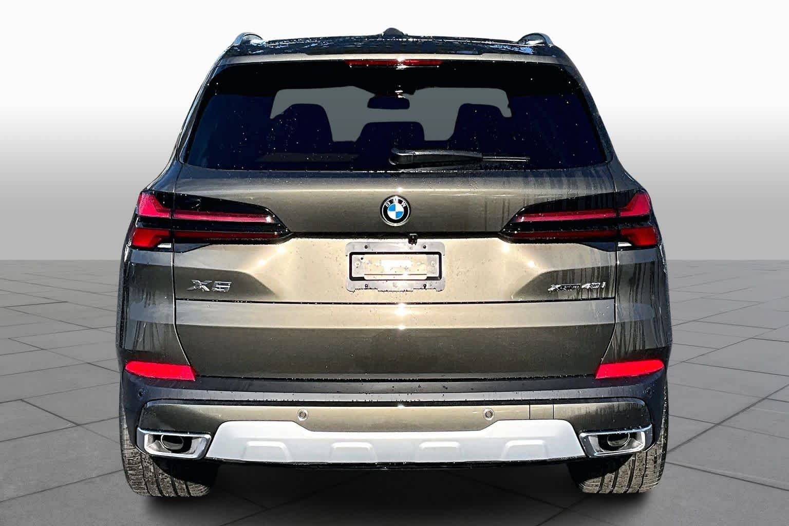New 2026 Manhattan Green Metallic BMW xDrive40i image 4