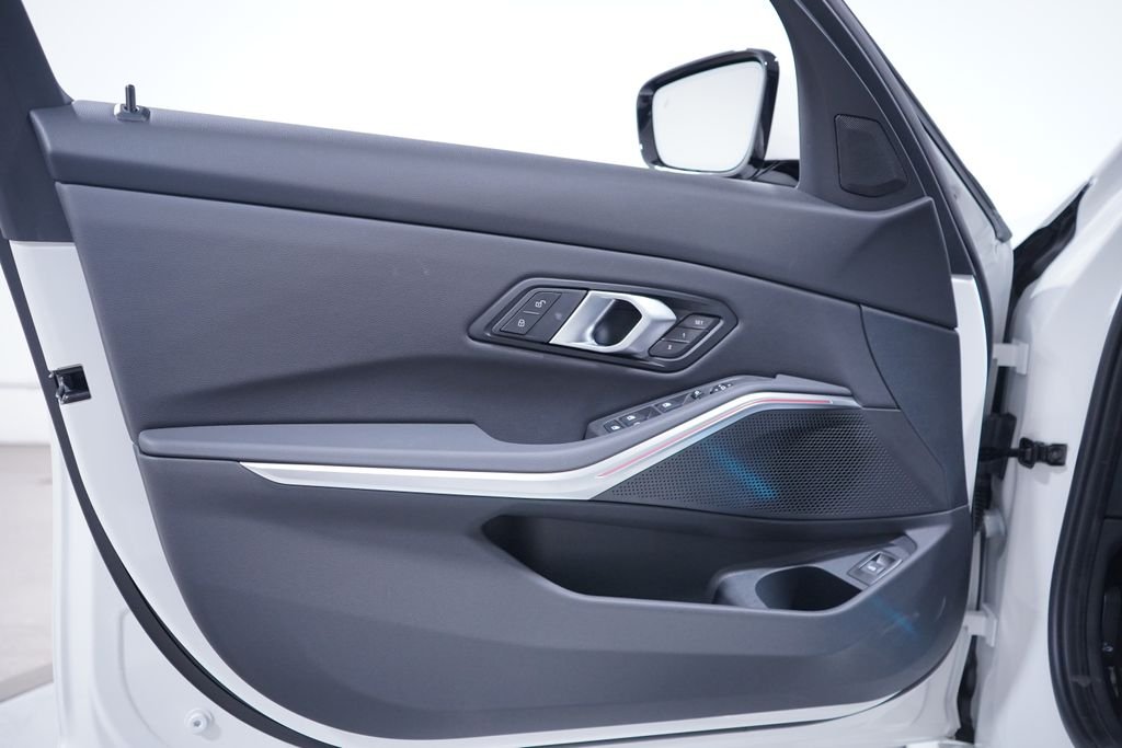 2026 BMW 3 Series 330i - Photo 15