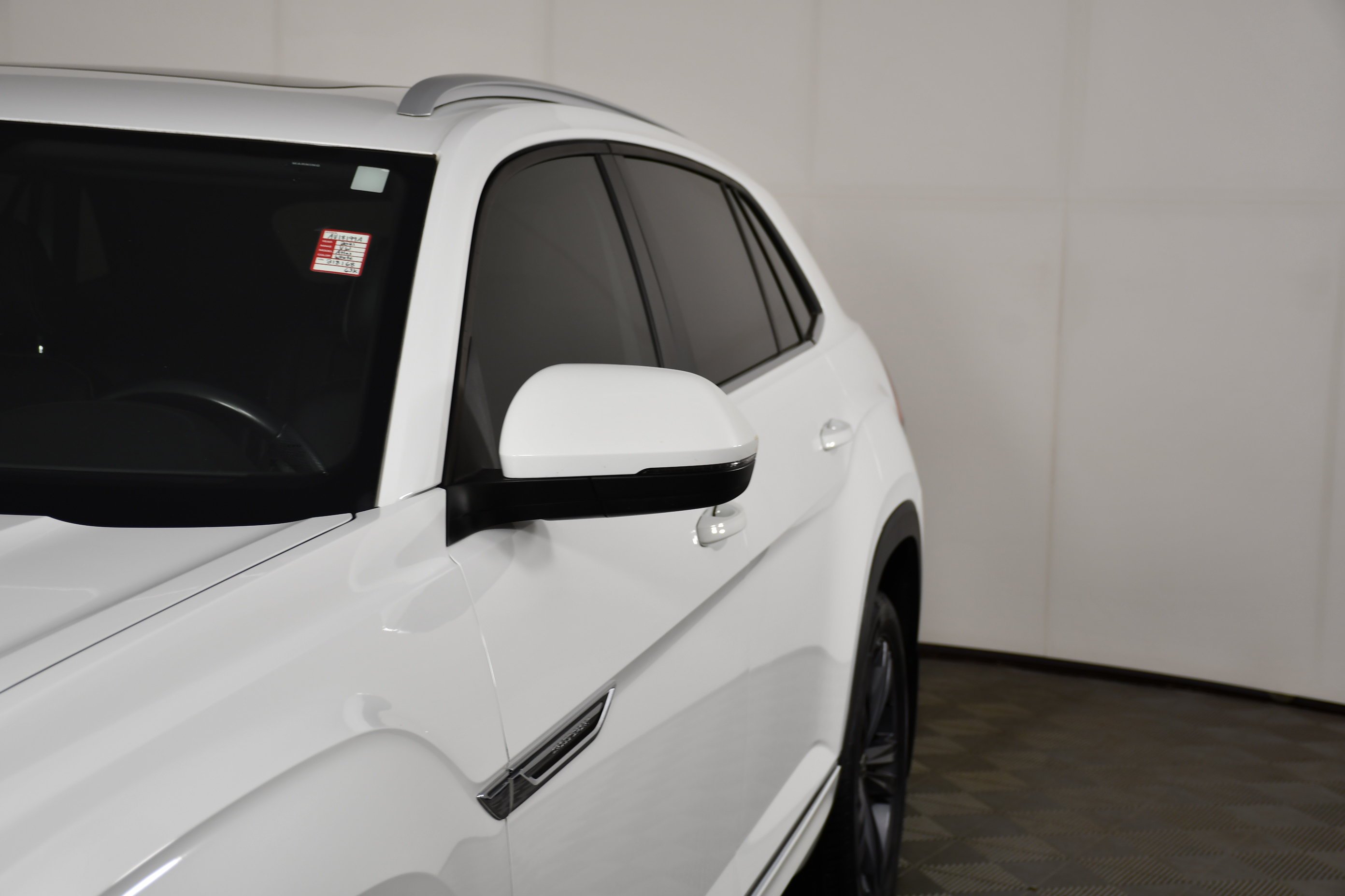 Used 2021 Pure White Volkswagen 3.6L V6 SE w/Technology R-Line image 13
