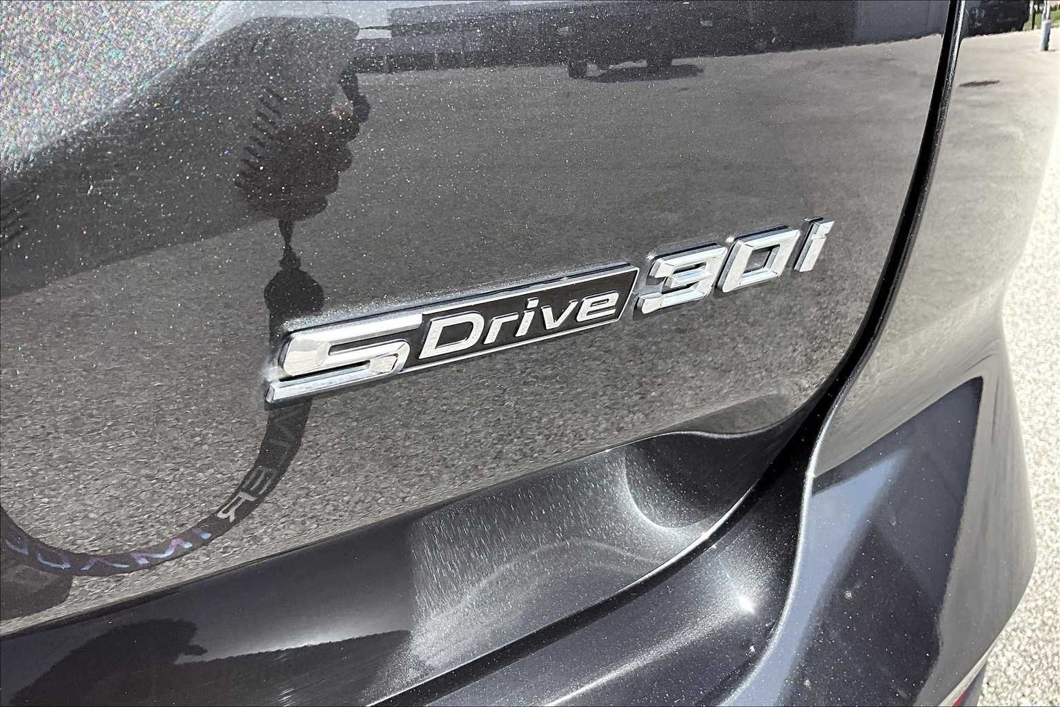Used 2024 Dark Graphite Metallic BMW sDrive30i image 9