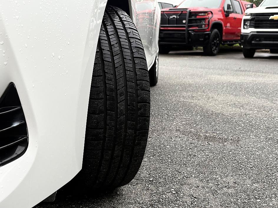 Used 2018 Super White Toyota LE image 27