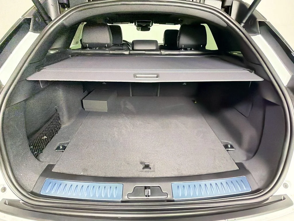 New 2026 Fuji White Land Rover Dynamic SE image 28