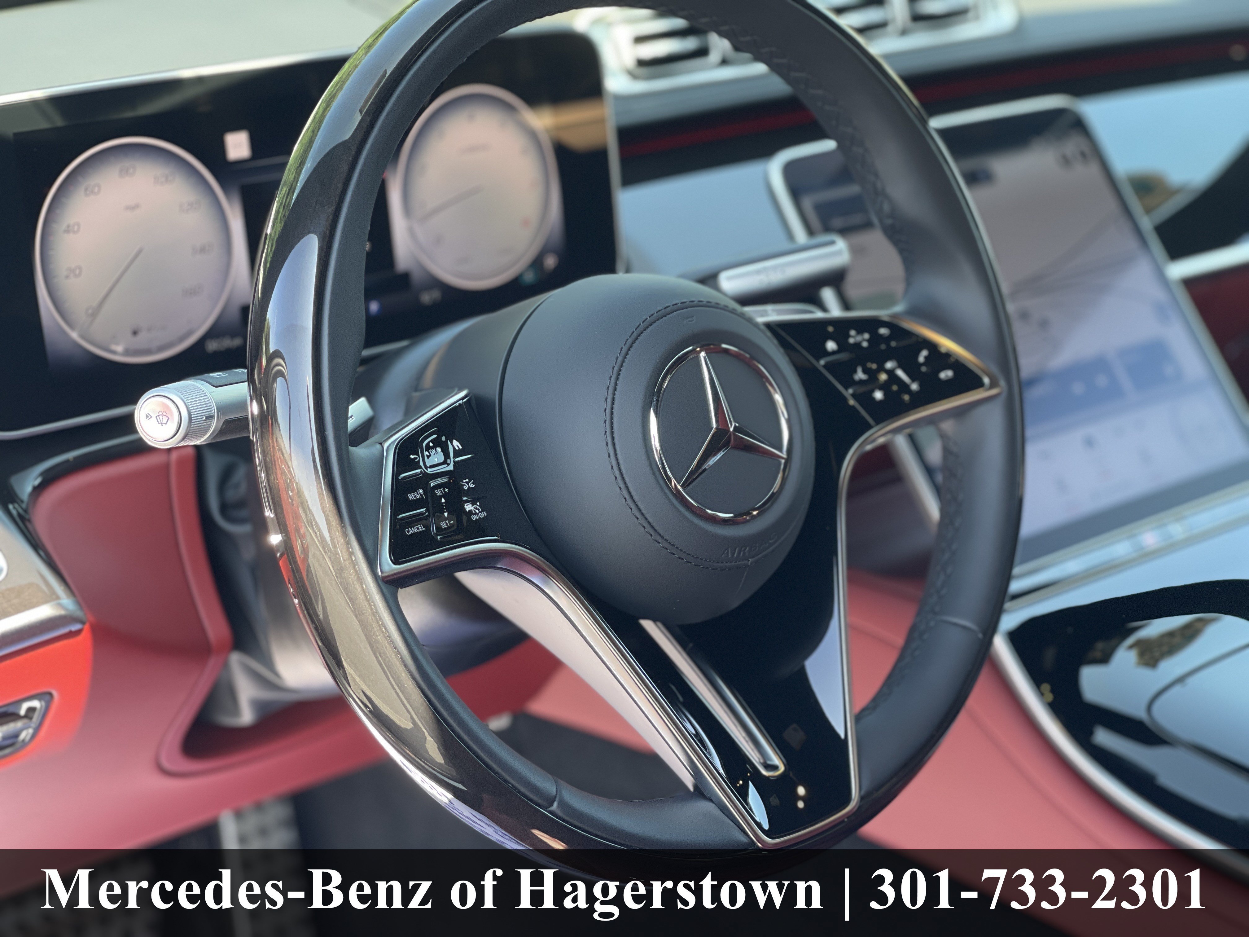 Certified Used 2025 Obsidian Black Metallic Mercedes-Benz S 580 4MATIC® Sedan image 9
