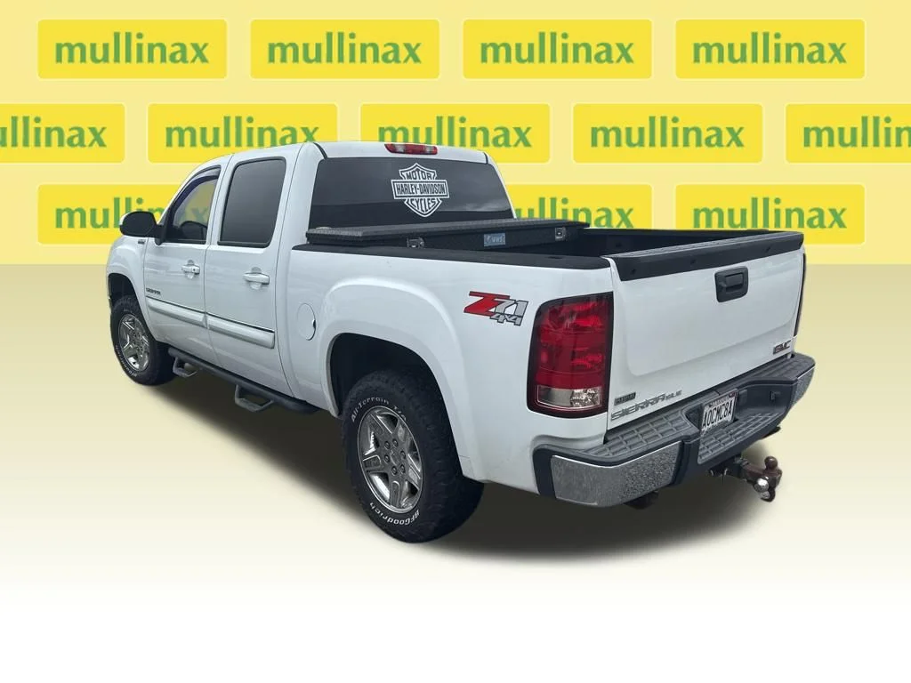 Used 2012 White GMC SLE image 2