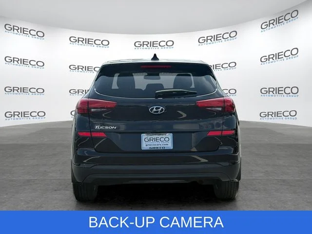 Used 2020 Black Hyundai SE image 6