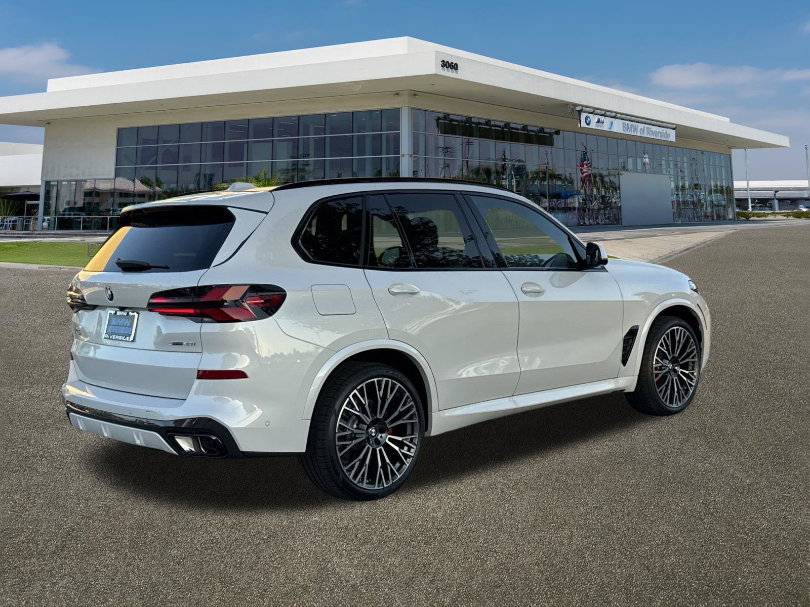 New 2026 Mineral White Metallic BMW sDrive40i image 10