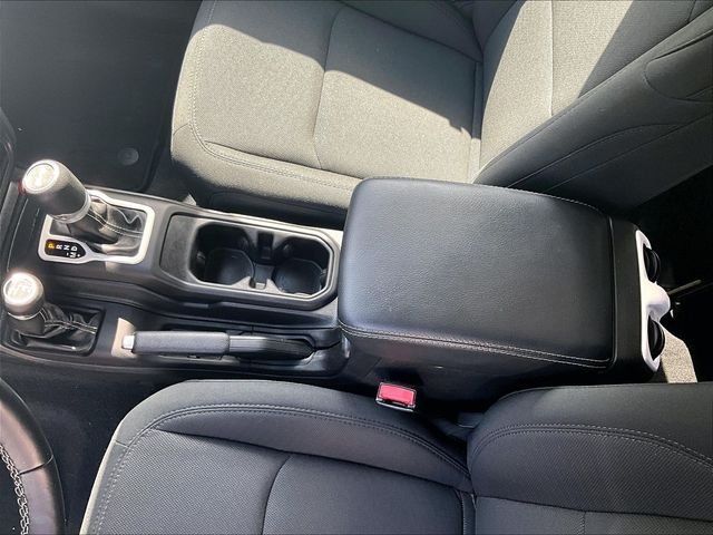 Used 2022 White Jeep Unlimited Sahara image 15