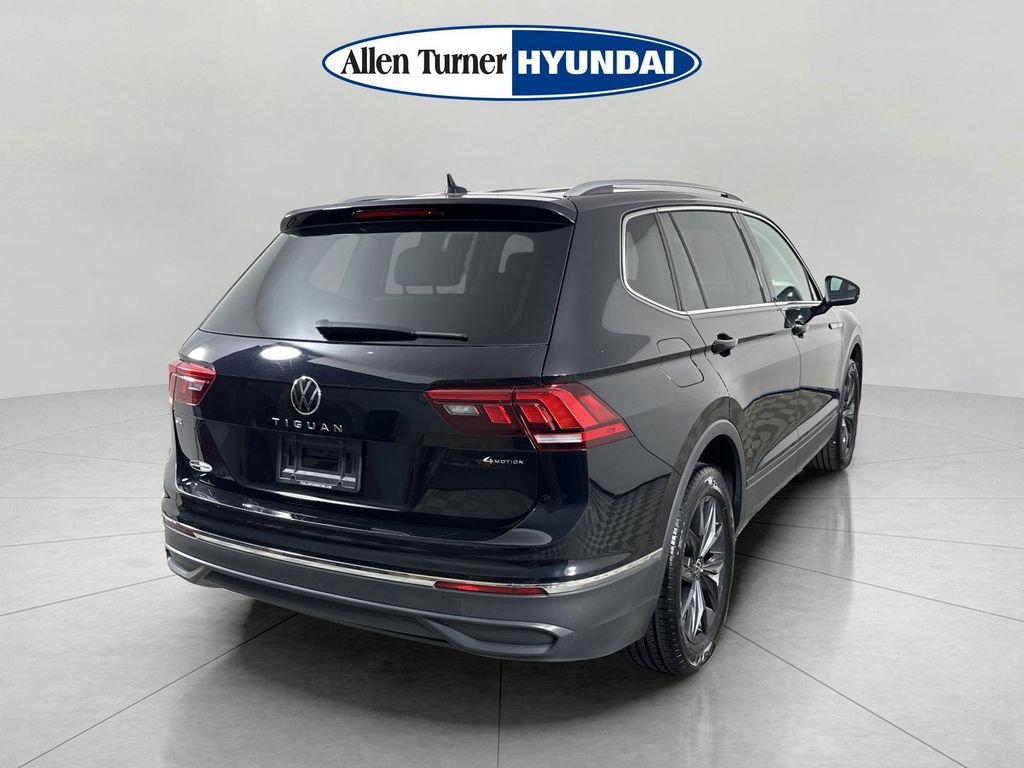 Used 2024 Deep Black Pearl Volkswagen 2.0T SE image 8