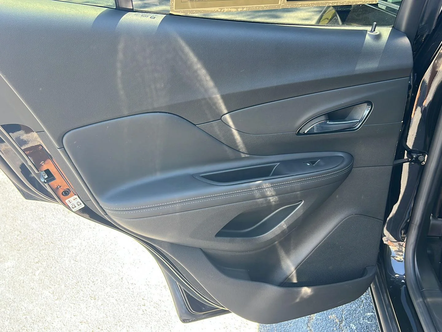 Used 2022 Ebony Twilight Metallic Buick Preferred image 17