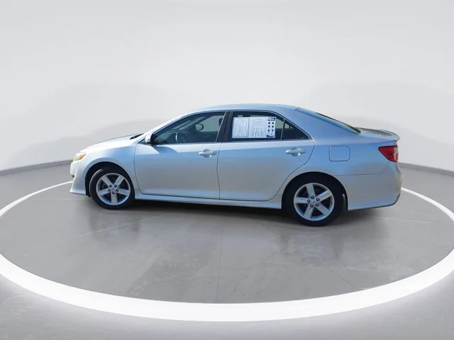 Used 2014 Silver Toyota SE image 6