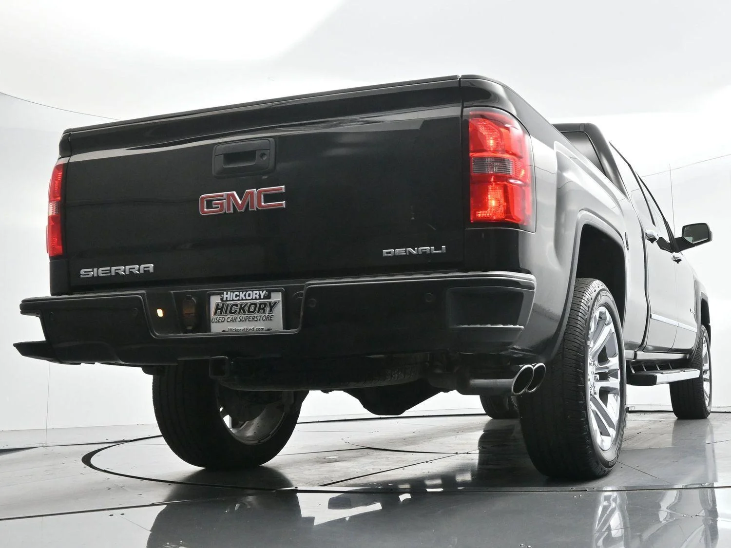 Used 2015 Onyx Black GMC Denali image 47