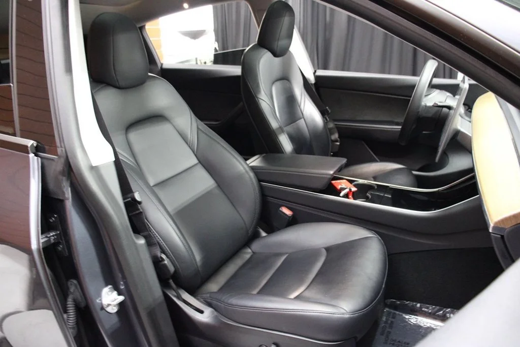 Used 2020 Solid Black Tesla Long Range image 26