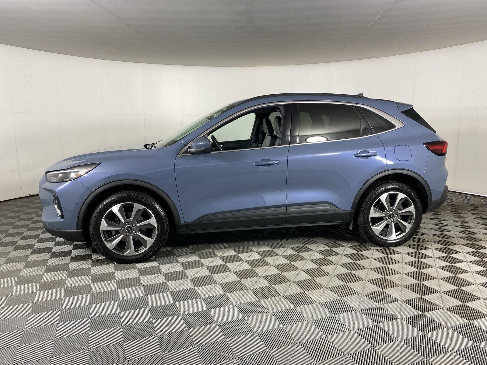 Used 2023 Vapor Blue Ford Platinum image 7