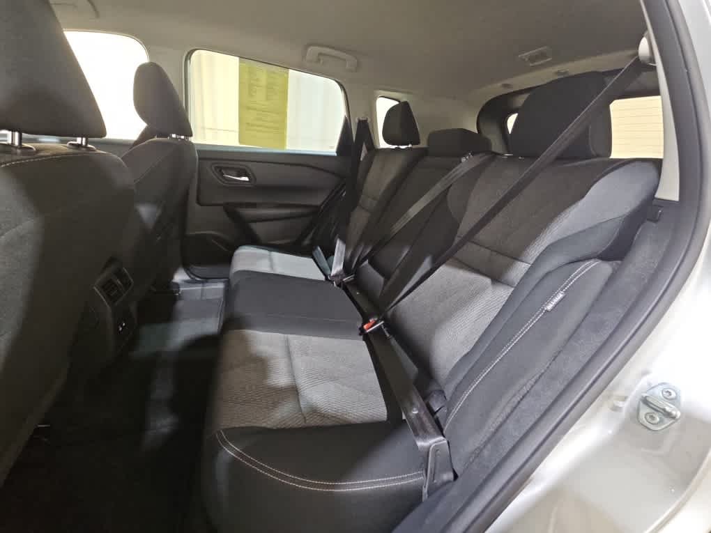 2025 Nissan Rogue SV - Photo 12