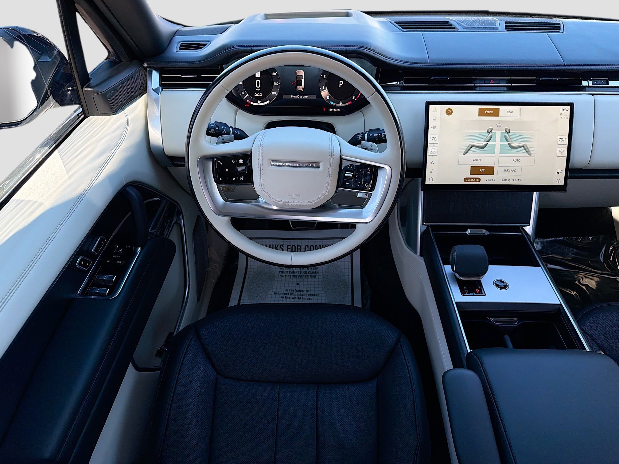 Used 2024 Ligurian Black SV Bespoke Ultra Metallic Sat Land Rover Autobiography image 18