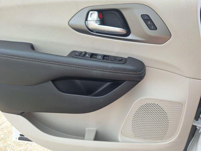 Used 2024 Bright White Clearcoat Chrysler Touring L image 21