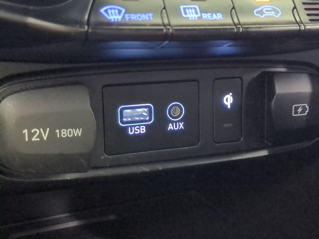 Used 2020 White Hyundai 2.0 Premium image 25