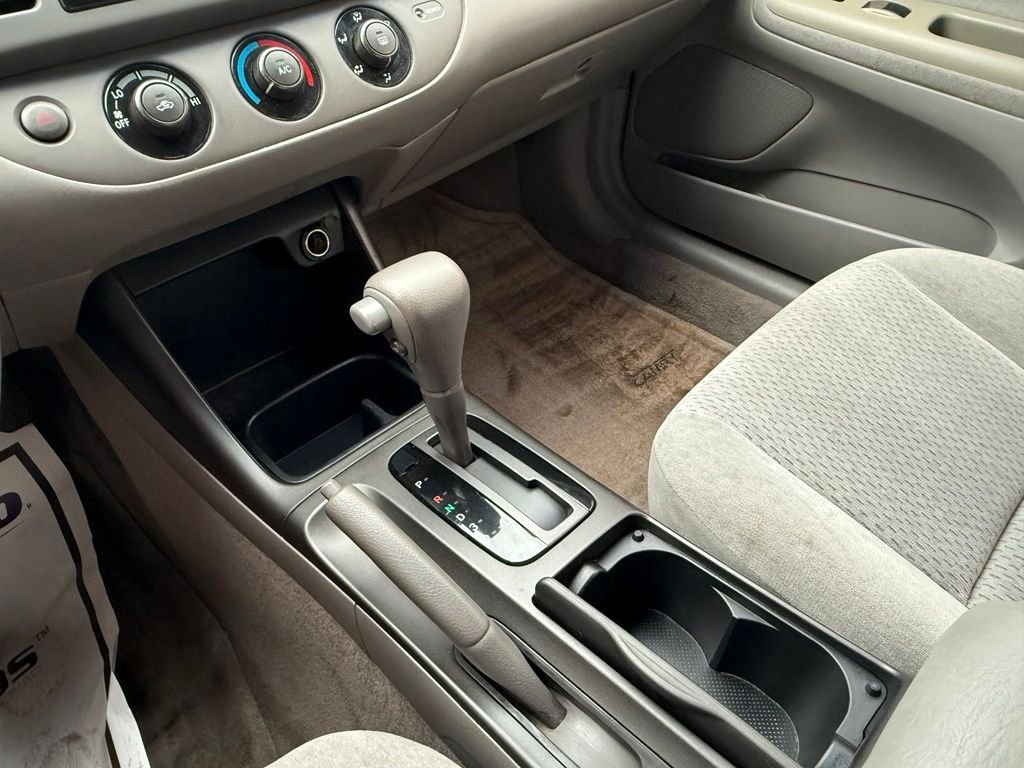 Used 2003 Silver Toyota LE image 15