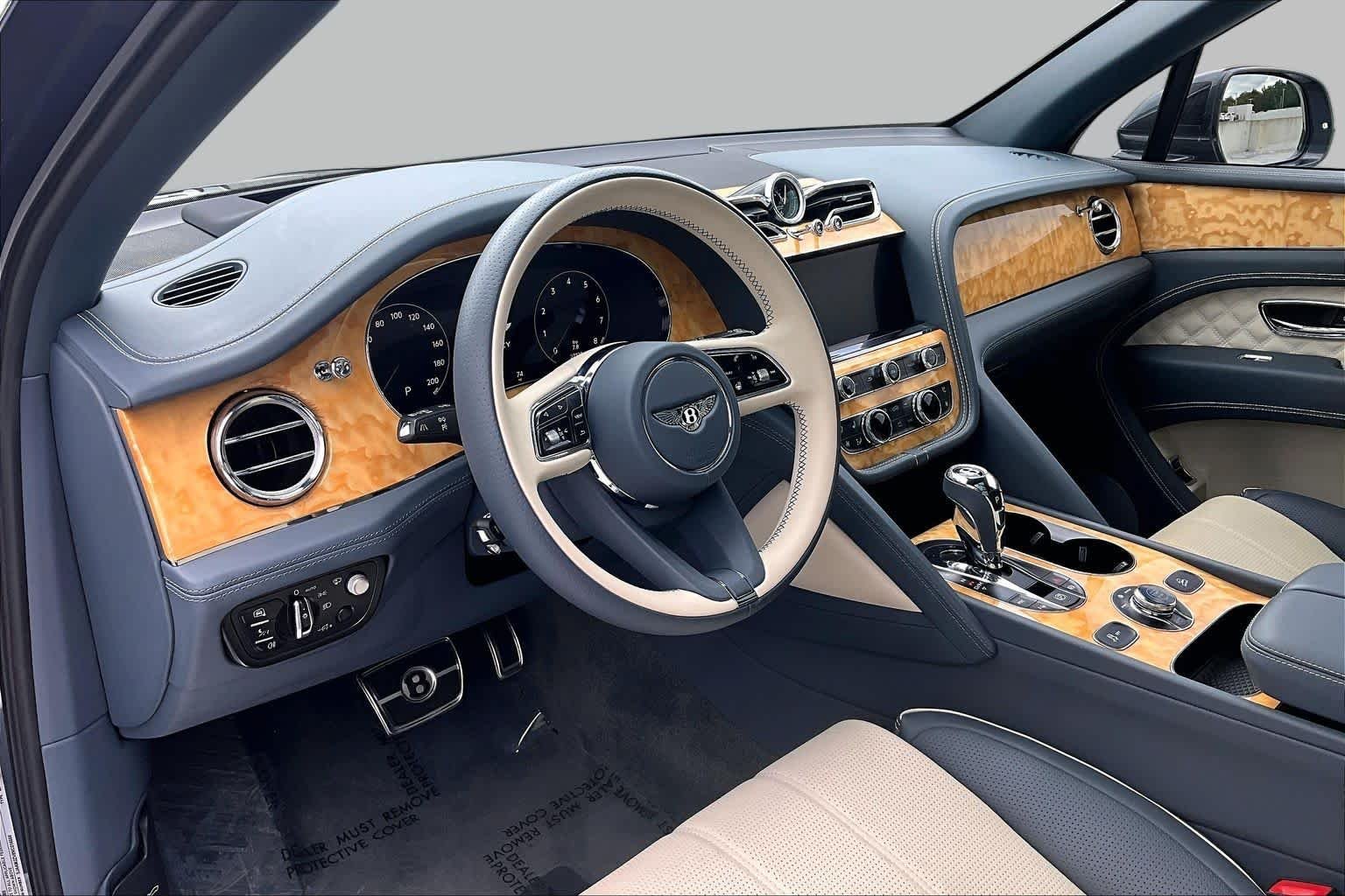 Used 2022 Black Sapphire Metallic Bentley V8 image 17