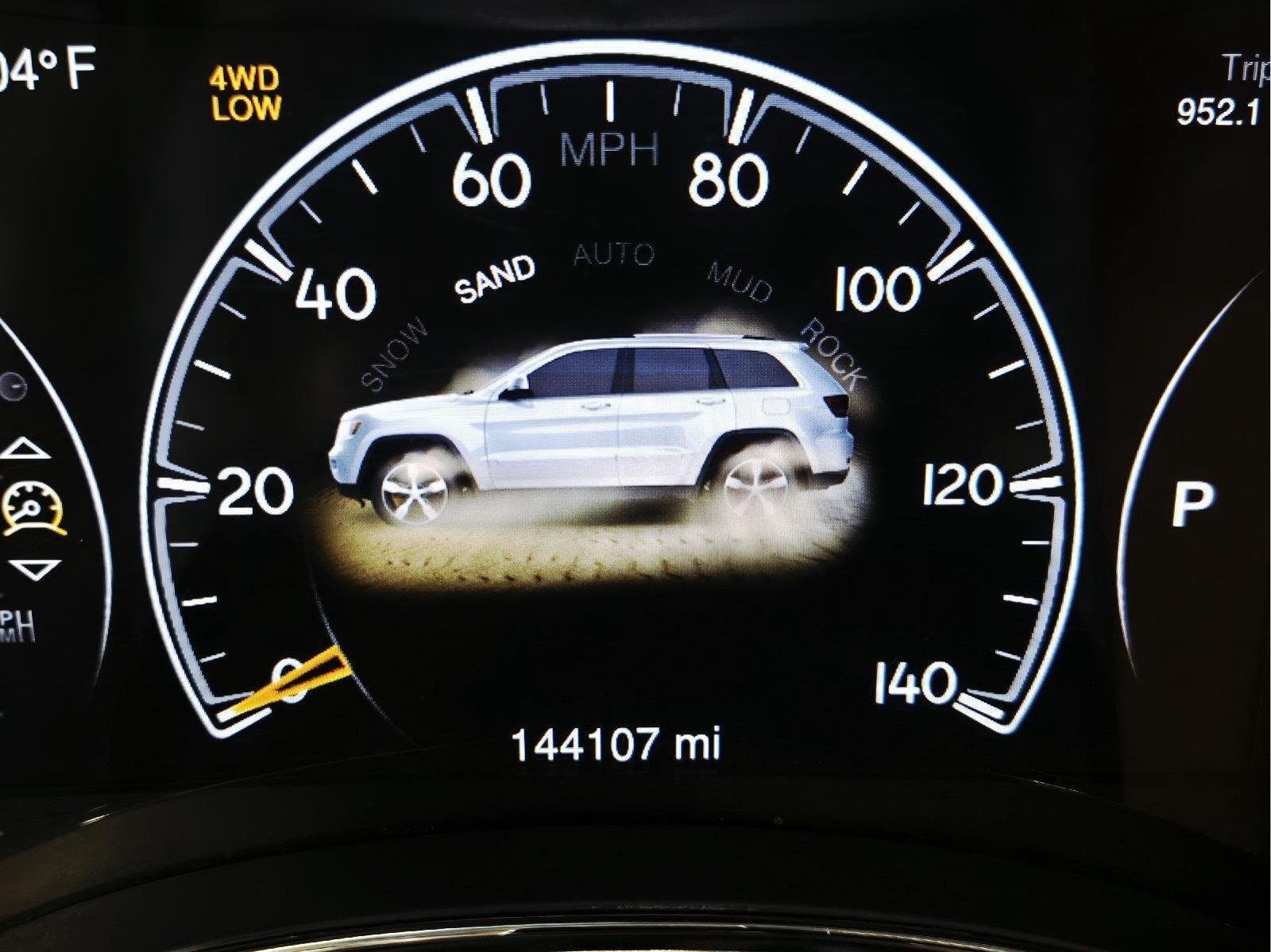Used 2015 Bright White Clearcoat Jeep Limited image 31