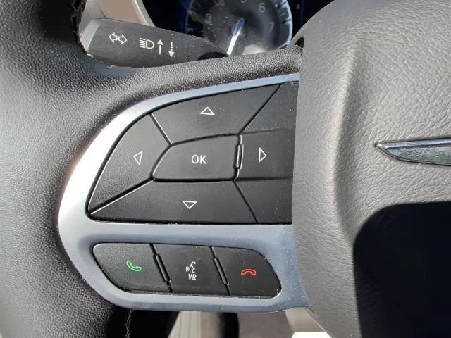 Used 2022 White Chrysler LX image 18