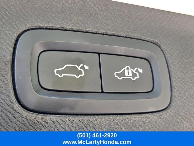 Used 2022 Crystal White Metallic Volvo T5 Momentum image 17