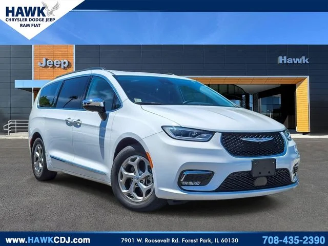 2023 Chrysler Pacifica Limited's photo