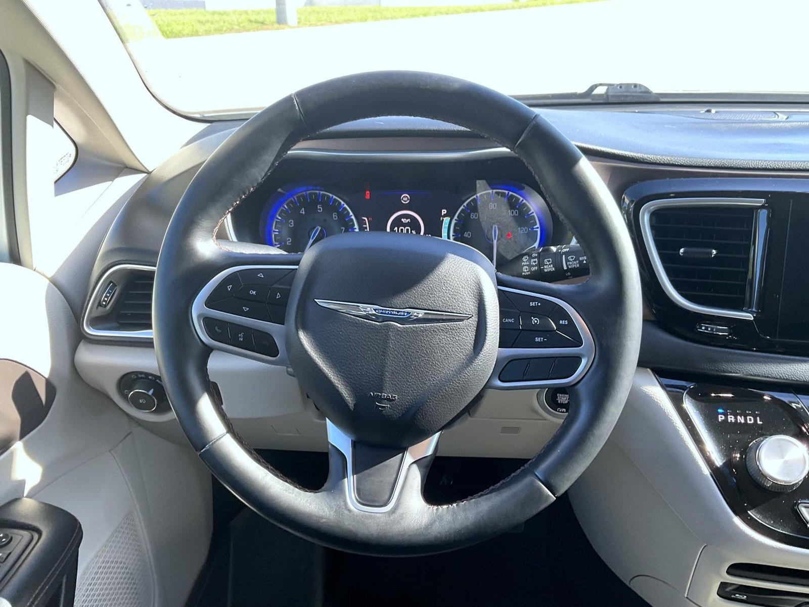 Used 2018 White Chrysler Touring L Plus image 13