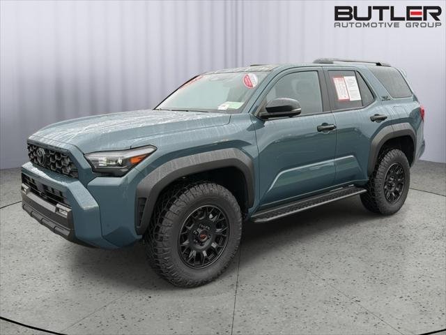 Certified Used 2025 EVEREST Toyota  image 2