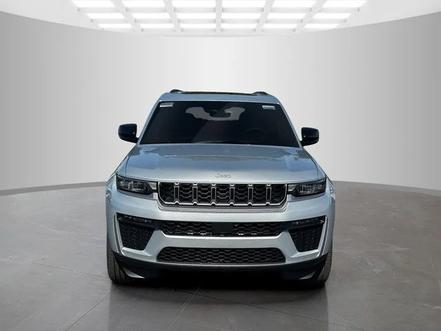 New 2026 Silver Zynith Exterior Paint Jeep Limited image 2