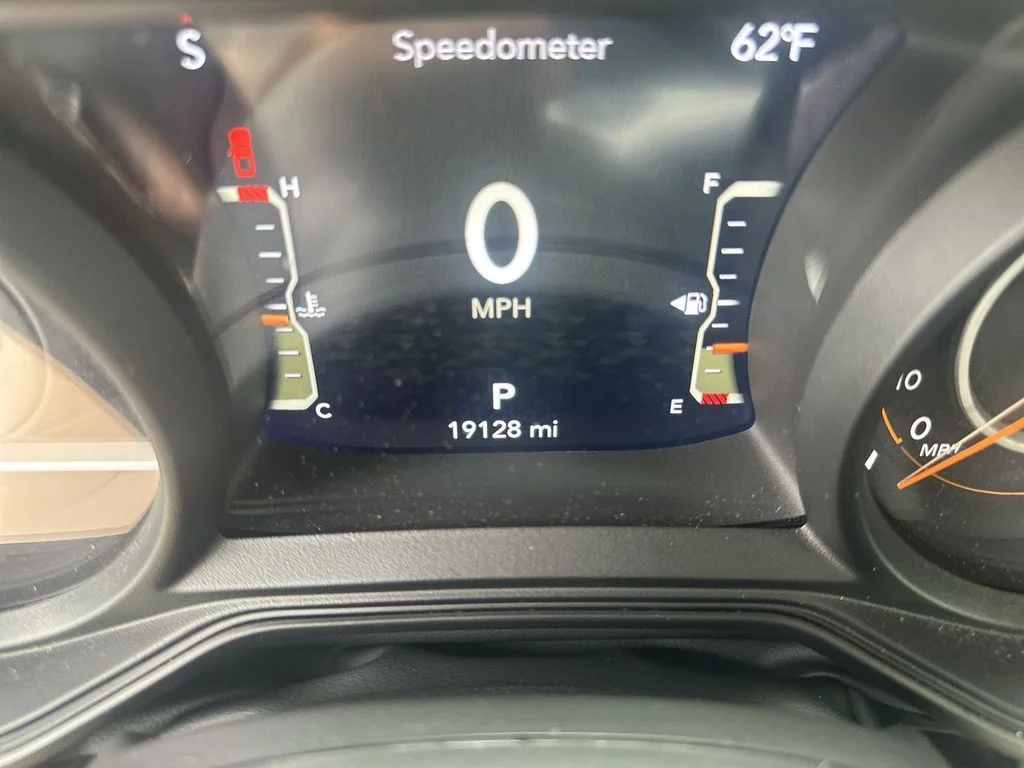 Used 2025 Green Jeep Mojave image 22