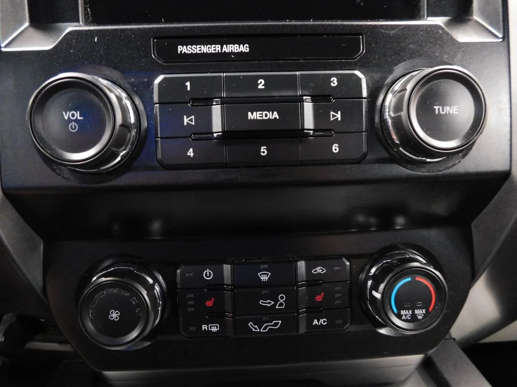 Used 2020 Iconic Silver Metallic Ford XLT image 25