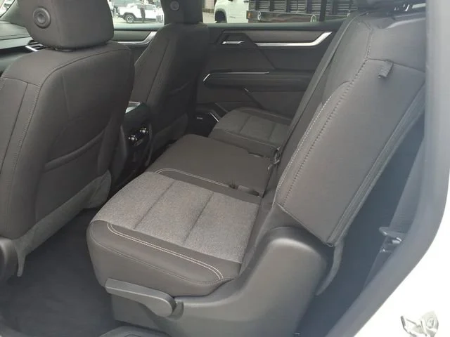 Used 2025 Summit White GMC Elevation image 9