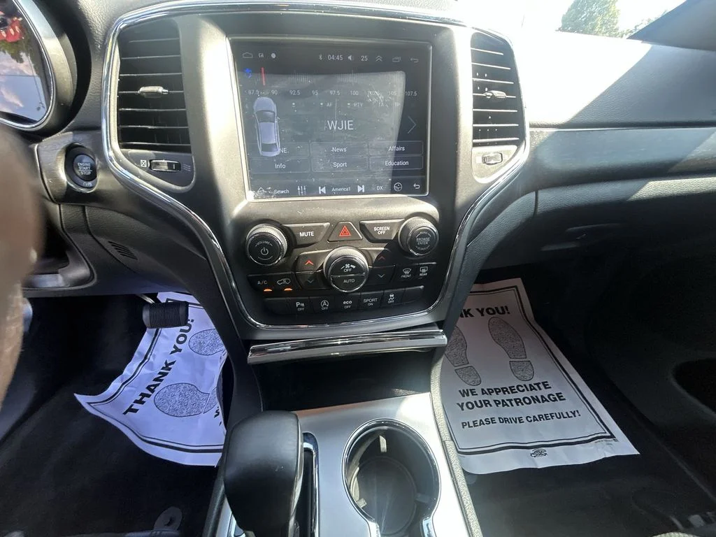 Used 2018 White Jeep Altitude image 11