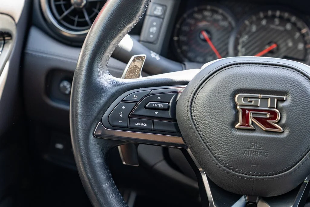 Used 2020 Red Nissan Premium image 14