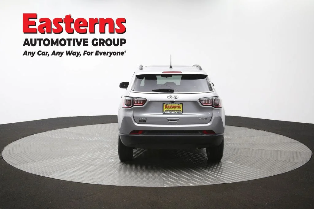 Used 2022 Silver Jeep Latitude image 38