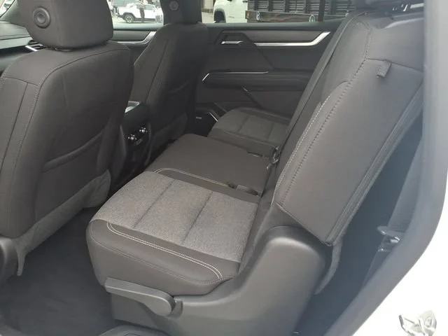 Used 2025 Summit White GMC Elevation image 9